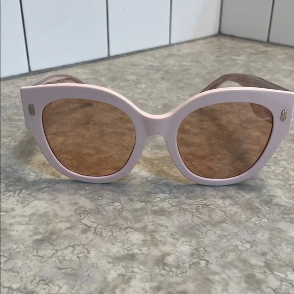 Fendi Blush Pink Logo Lens Sunglasses display picture 2